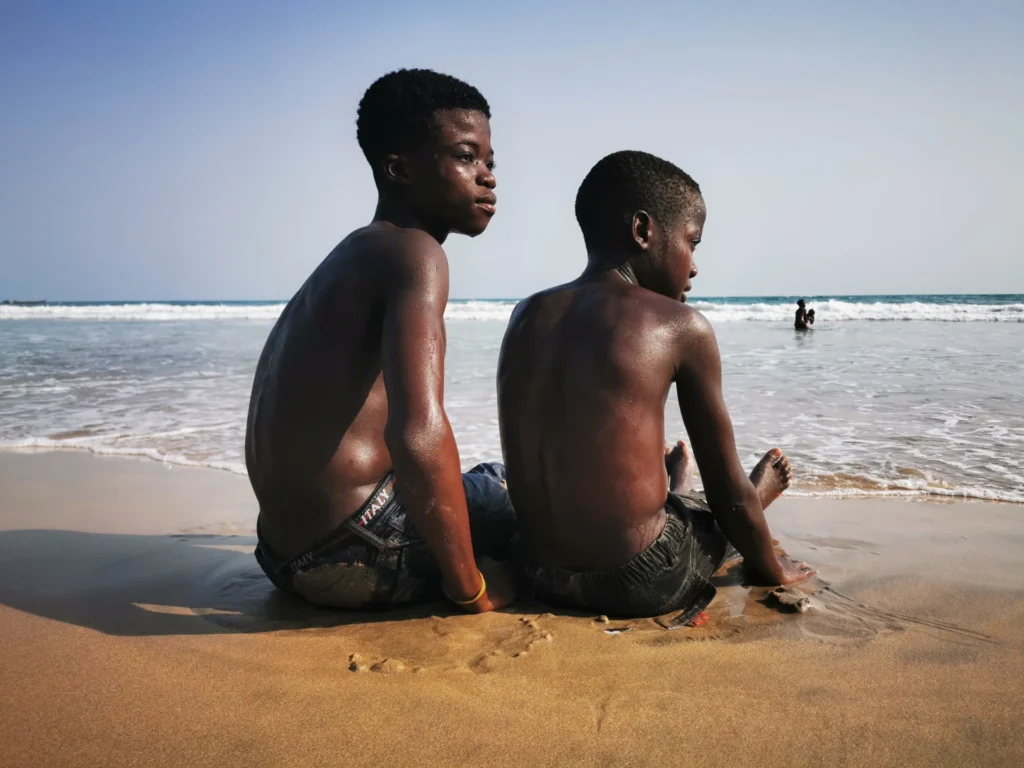 Kids on the beach - Photographie par Anne-Laure Guéret