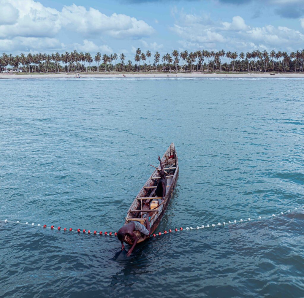 Mami Watta Ghana, barque sur la mer - Anne-Laure Guéret photography